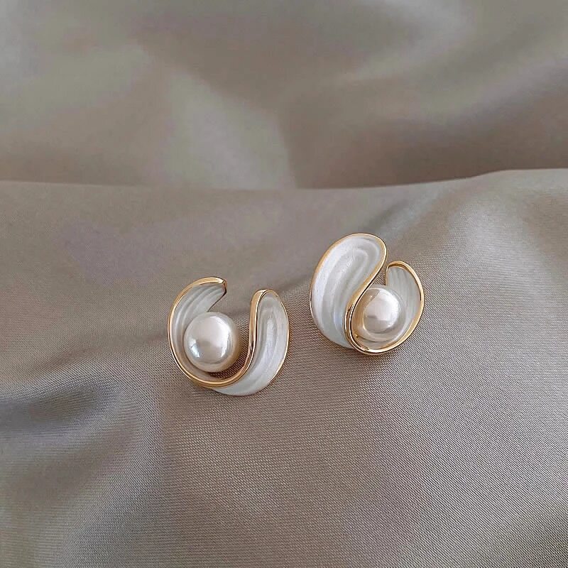 White Opal Gold Earrings β Exquisite