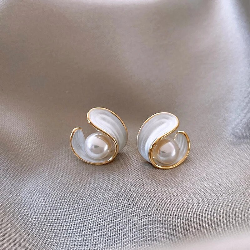 White Opal Gold Earrings β Exquisite