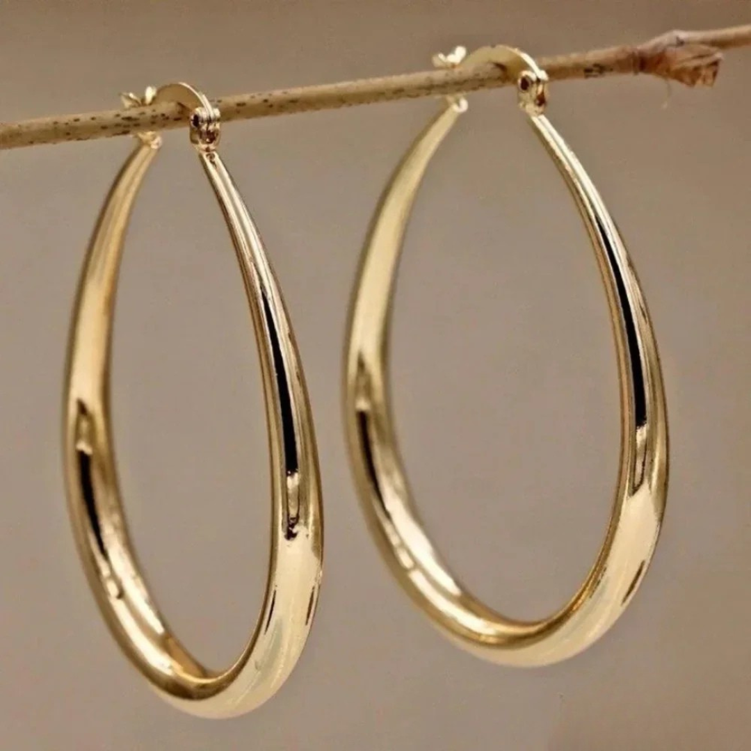 Gold Hoop Earrings β Effortlessly Elegant
