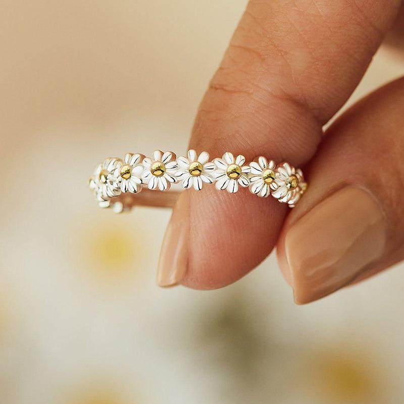 Silver Enamel Daisy Ring β Timeless Elegance