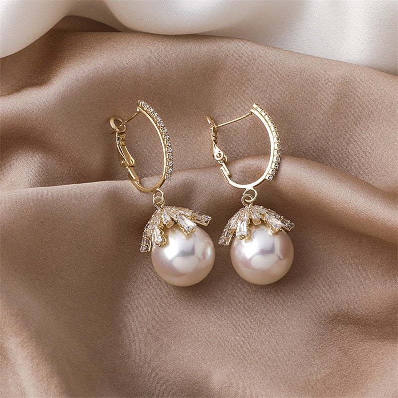 Pearl Drop Earrings β Exquisite Elegance