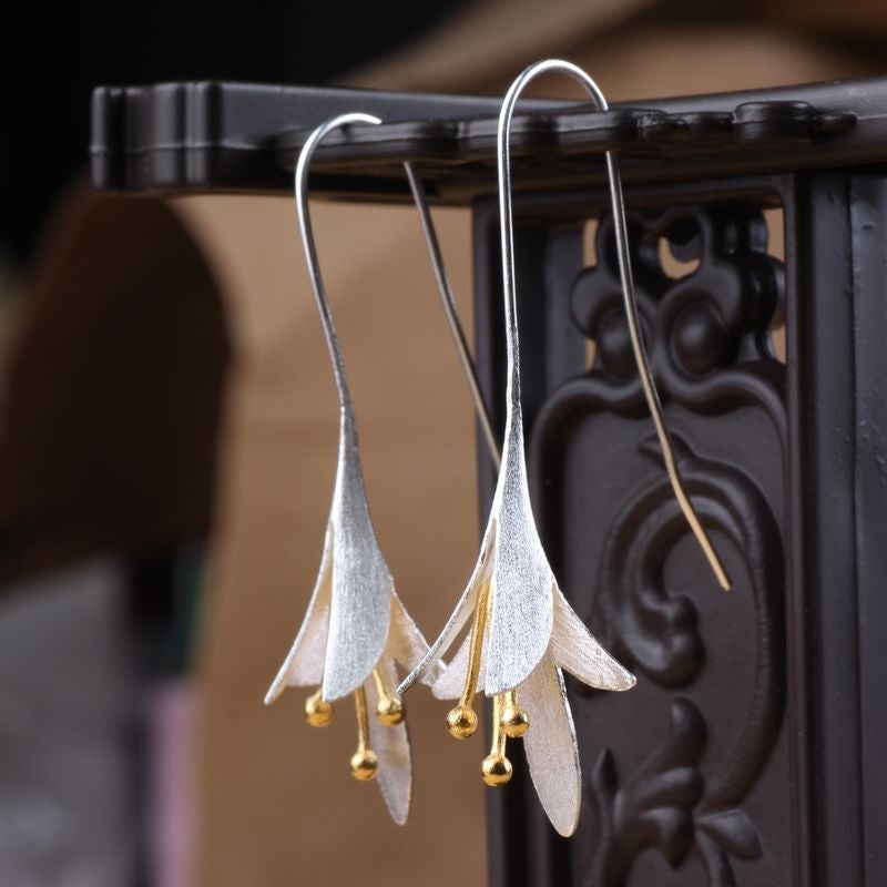 Silver Crystal Floral Earrings β Timeless Elegance
