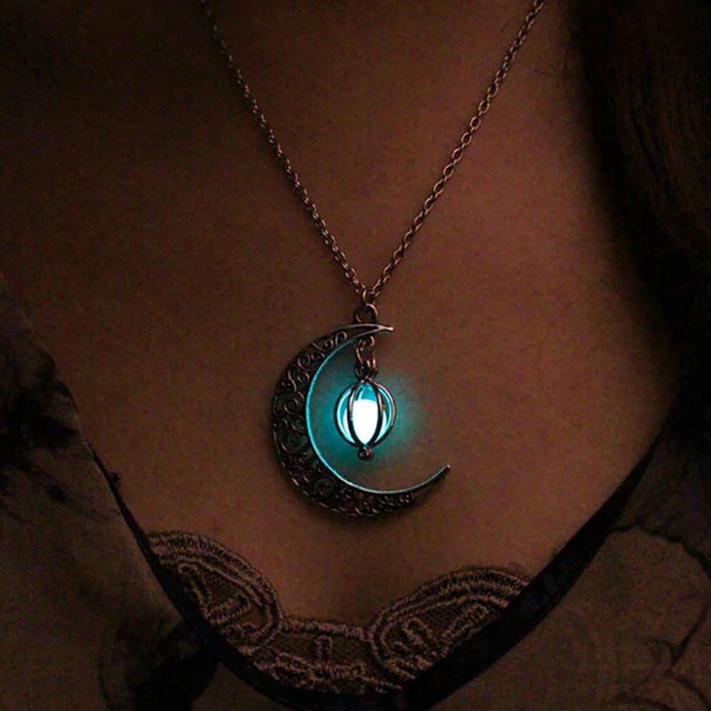 Moonstone Crystal Pendant β Vintage Elegance