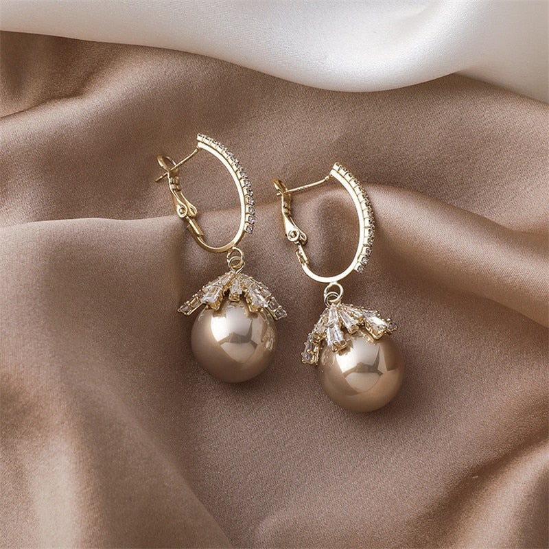 Pearl Drop Earrings β Exquisite Elegance