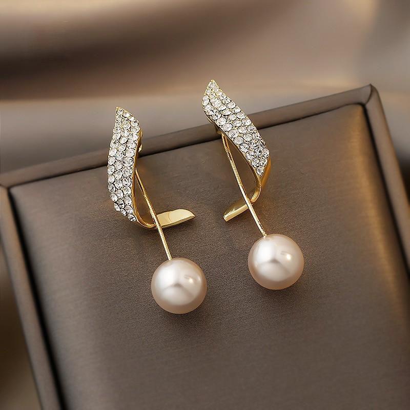 Gold Pearl Drop Earrings β Exquisite