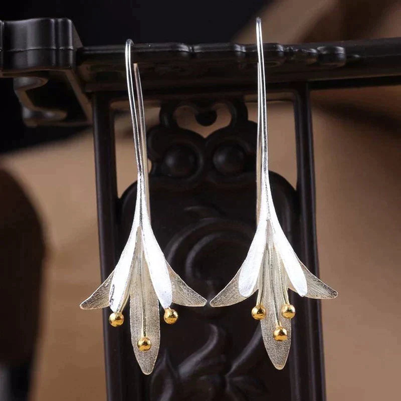 Silver Crystal Floral Earrings β Timeless Elegance