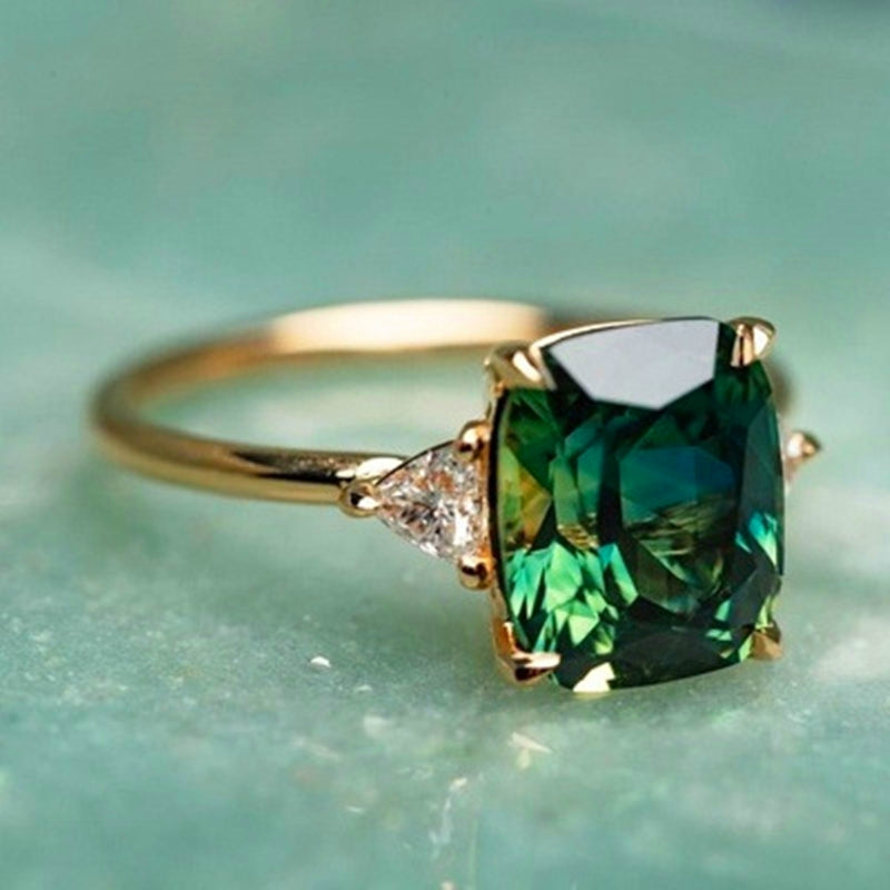 Emerald Green Gem Ring β Exquisite