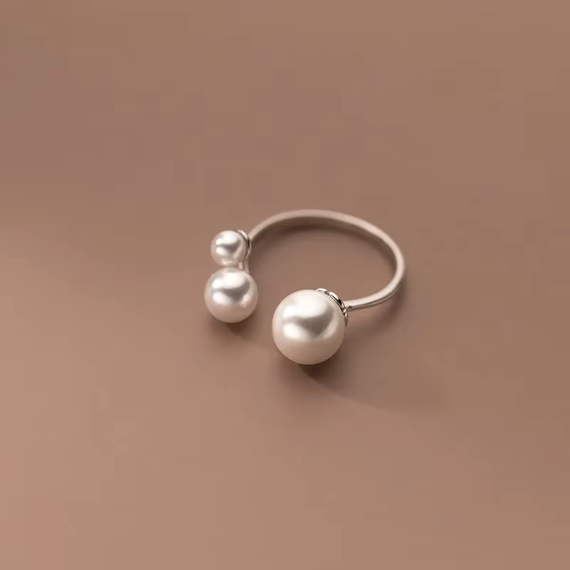 Gold Adjustable Pearl Trio Ring β Elegant