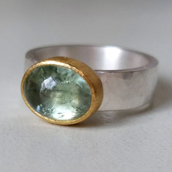 Emerald Green Stone Ring β Exquisite