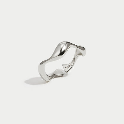 Silver Wave Minimalist Ring – Timeless
