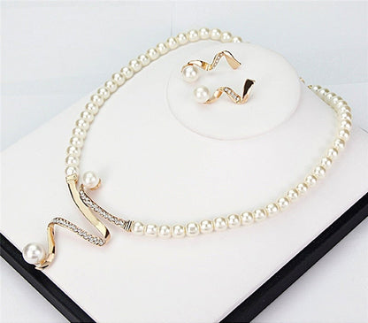 Pearl Necklace & Earring Set – Timeless Elegance