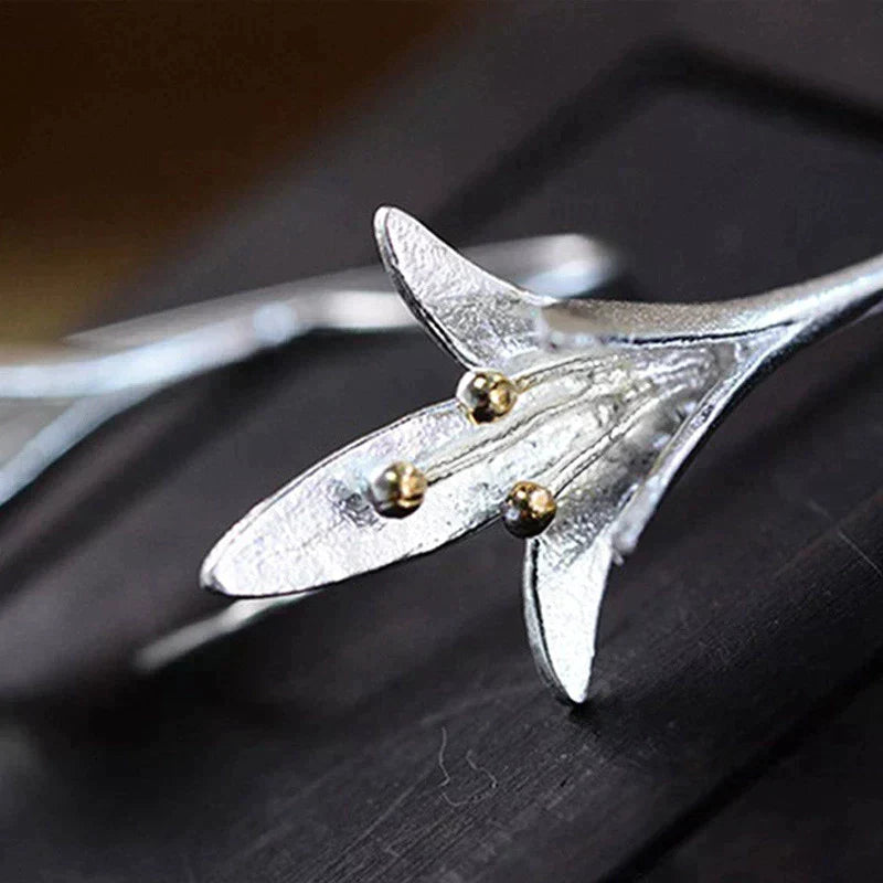 Silver Crystal Floral Earrings – Timeless Elegance