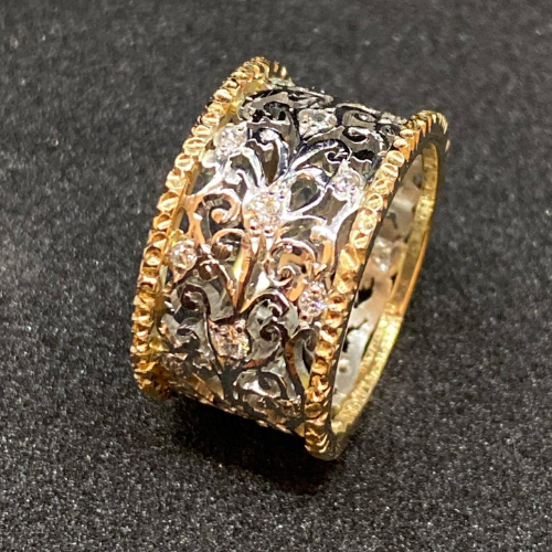 Gold Zirconia Ivy Ring – Timeless Elegance