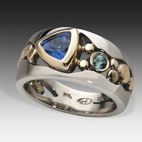 Blue Crystal Elegance Ring – Timeless