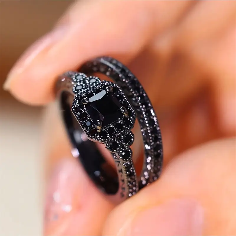 Black Enamel Ring Set – Timeless Elegance