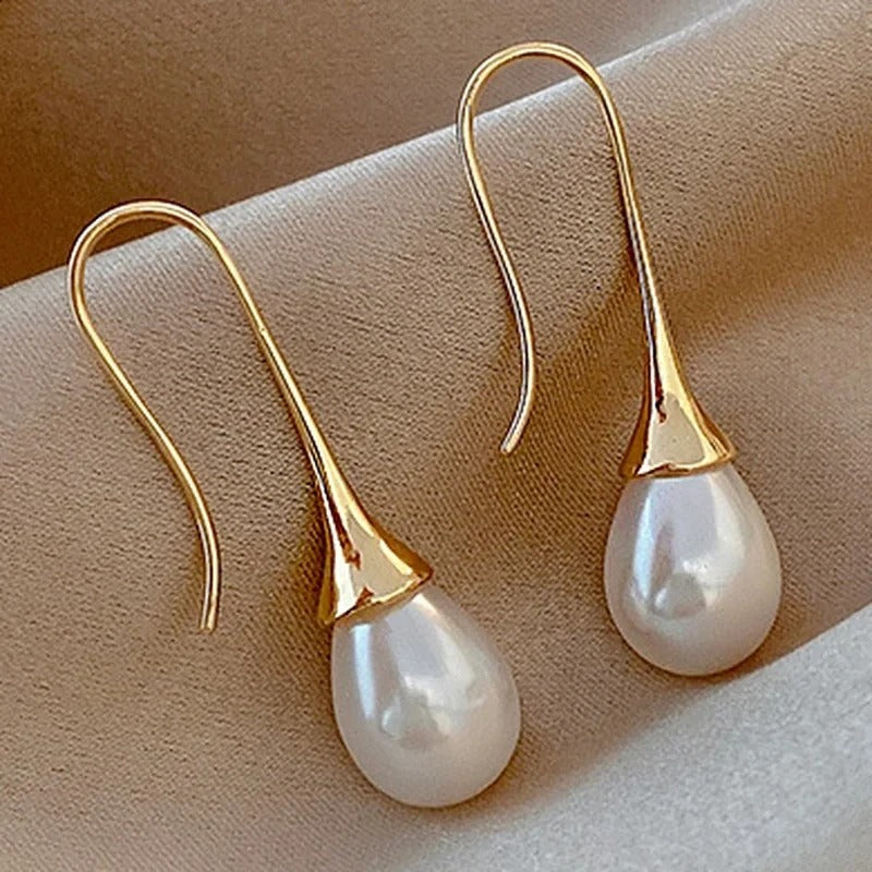 Classic Pearl Earrings – Timeless Elegance