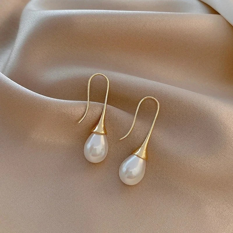 Classic Pearl Earrings – Timeless Elegance