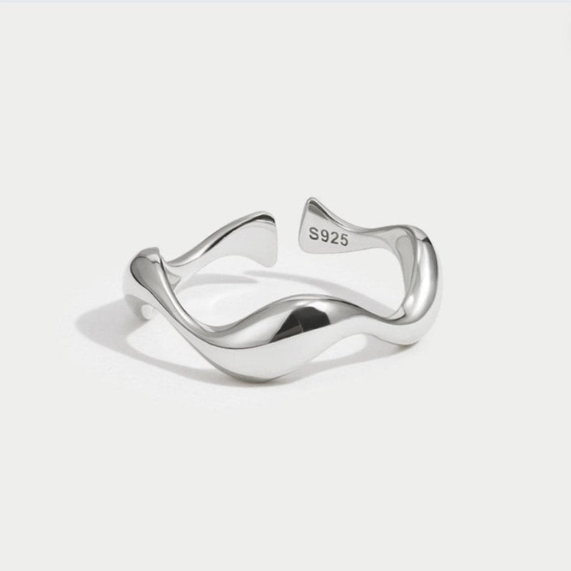 Silver Wave Minimalist Ring – Timeless